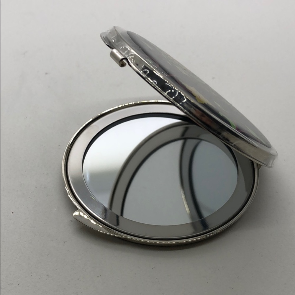 Compact Mirror - Picture 2 of 7